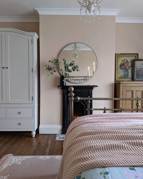 Mad About The House, Victorian Bedroom, Engineered Wood Flooring, Monday Inspiration, Bedroom Fireplace, Pink Bedrooms, Bedroom Renovation, Beautiful Rooms, Vintage Bedroom