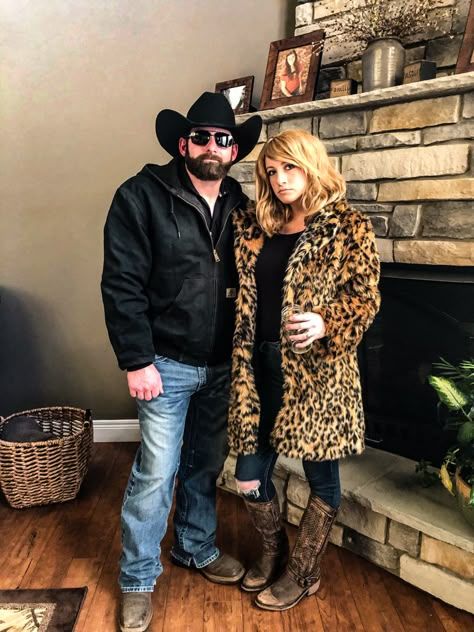 #bethdutton #rip #yellowstone Halloween Costumes Yellowstone, Yellowstone Costume Ideas Beth, Yellowstone Family Costumes, Yellow Stone Halloween Costume, Rip Costume Yellowstone, Yellow Stone Costume Ideas, Easy Cowboy Costume, Rip And Beth Halloween Costume, Yellowstone Couple Costume