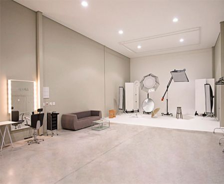 Photography Studio Spaces, Photo Studio Design, Makeup Studio Decor, Photography Studio Decor, Home Photo Studio, Commercial Photography Studio, Photography Studio Design, Photography Studio Setup, Home Studio Ideas