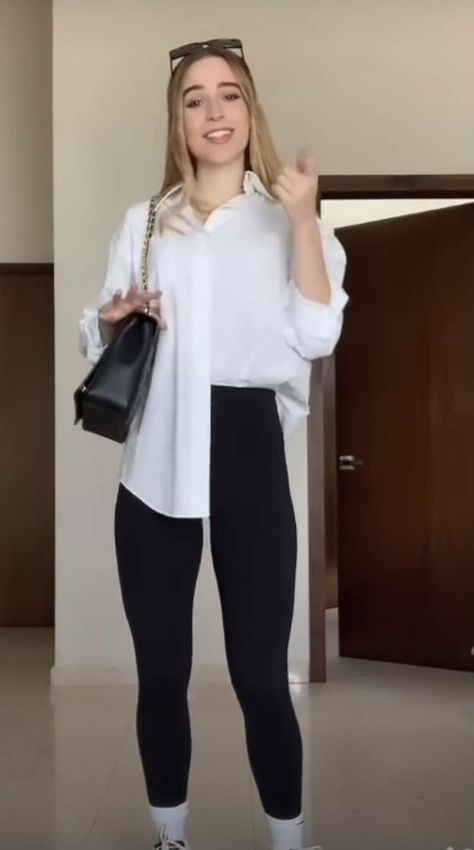 Vibe Instagram, Outfits Leggins, Outfits Con Camisa, Look Legging, White Shirt Outfits, Black Leggings Outfit, Black Shirts Women, Cold Outfits, Looks Street Style