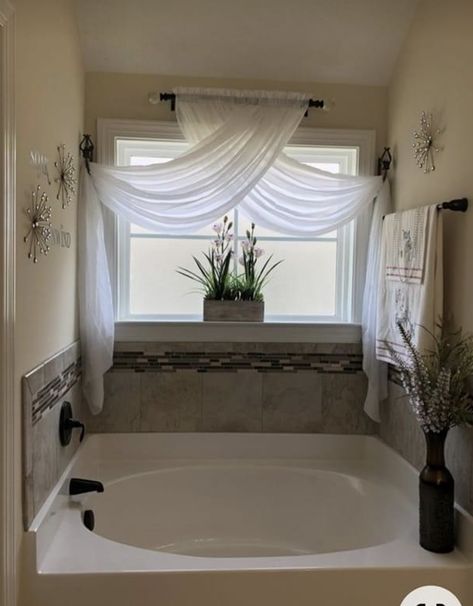 Home Organization Tips, Bath Window, Farmhouse Window Treatments, Bathroom Towel Decor, Utility Closet, Bathroom Decor Themes, Bathtub Decor, Home Organization Ideas, Restroom Decor