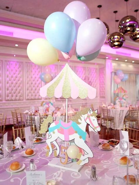 Carrusel, fiesta temática - Dale Detalles Pastel Carousel, Carousel Theme, Tent Diy, Carnival Baby Showers, Carousel Birthday Parties, Carousel Party, Carousel Birthday, 1st Birthday Party For Girls, Carnival Themed Party