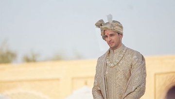 A love like never seen before... @advani_kiara and @SidMalhotra are just soo adorable in this photos. #kiaraaliaadvani #sidharthmalhotra #SidKiara #justmarried #married #bollywood #southasian #urbanasian Manish Malhotra Groom Sherwani, Wedding Reception Outfit For Men, Siddharth Malhotra Wedding, Wedding Dresses Men, Groom Indian Wedding Outfits, Indian Wedding Deco, Men Sherwani, Indian Groom Dress, Man Dress Design