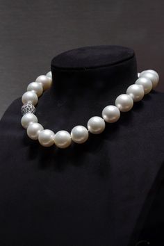 south-sea-pearl-necklace Fine Pearl Jewelry, Jewel Of The Seas, Beautiful Pearl Necklace, Wear Pearls, Pearl Bridal Jewelry, Big Pearl, White Pearl Necklace, Pearls Necklace, Pearl Collection