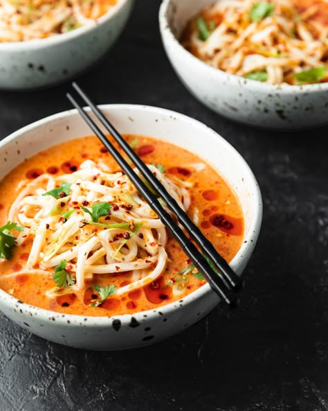 This vegan Spicy Udon Noodle Soup comes together in minutes. Coconut broth, chopped tomatoes, and hot chili oil form a spicy, sour, and creamy elixir. Vegan Udon Noodle Soup, Vegetarian Udon Noodles, Udon Soup Recipe, Udon Noodle Recipe, Beef Udon, Chicken Udon, Udon Noodles Recipe, Exotic Recipes, Soup Quick