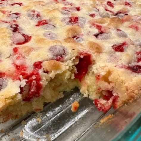 Try This Beautiful Cranberry Cake Recipe | GB's Kitchen Cranberry Desserts, Cranberry Cake Recipe, Cranberry Christmas Cake, Cinnamon Bread Easy, Orange Loaf, Cranberry Dessert, Cinnamon Bread Recipe, Cake Brownies, Superfood Breakfast