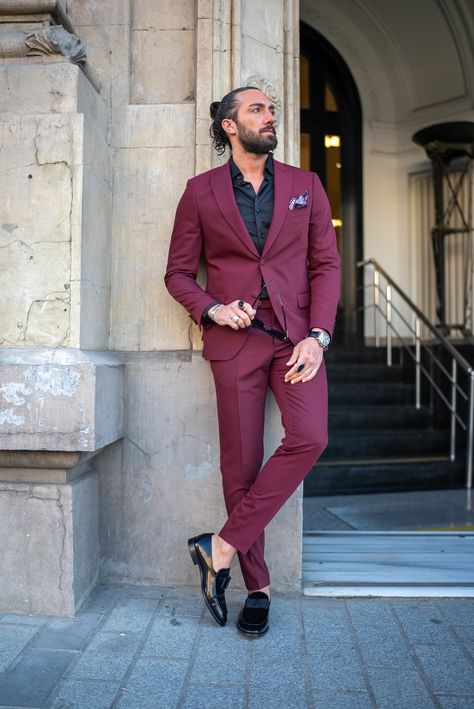 Dress to impress in Our Burgundy Brilliance Tuxedo Suit, where sophistication meets a dash of daring. Make a statement that's as bold as your ambition, and as timeless as your style. Because brilliance isn't just a color, it's a way of life. Explore more at Hollomen.com #HolloMen #Tuxedo #Mensfashion #BurgundyBrilliance #TimelessElegance #MomentsOfDistinction #SuitUpAndShine #SuitUpAndShine Vetements Shirt, Terno Slim Fit, Maroon Suit, Burgundy Tuxedo, Slim Fit Suit Men, Burgundy Suit, Suit Material, Tuxedo Suit, Tuxedo For Men