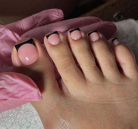 Black French Tips Pedicure, Black And White French Pedicure, Pink And Black Pedicure Ideas, Black French Toenails, Acrylic Toes Black French Tip, Toe Rings Black Women, Black Toe French Tip, Black French Tip Toes With Design, Brown French Tip Pedicure