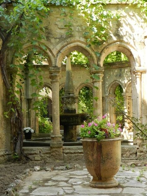 Roman Garden, Castle Garden, Enchanted Garden, A God, Beautiful Architecture, Nature Aesthetic, Pretty Places, Green Aesthetic, Fantasy Landscape