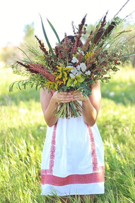 Foraged Prairie Wildflower Bouquet | Calgary, Alberta, Canada // JustineCelina.com Wedding Flowes, Dream House Garden, Prairie Wedding, Summer Flower Arrangements, Prairie Flower, Calgary Alberta Canada, Wildflower Bouquet, Bouquet Ideas, Flower Arranging