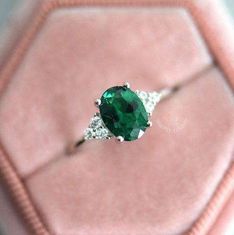 Emerald Engagement Ring White Gold, Oval Emerald Engagement Ring, Real Emerald Rings, Gold Opal Engagement Ring, Green Engagement Rings, Silver Emerald Ring, Smaragd Ring, May Birthstone Rings, Engagement Gifts For Her