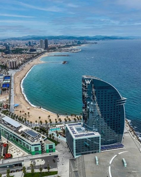 Barcelona Beaches, Barcelona Life, Deck Restaurant, Barcelona Bucket List, Barcelona Summer, Barcelona Aesthetic, Instagram Barcelona, Barceloneta Beach, Parc Güell