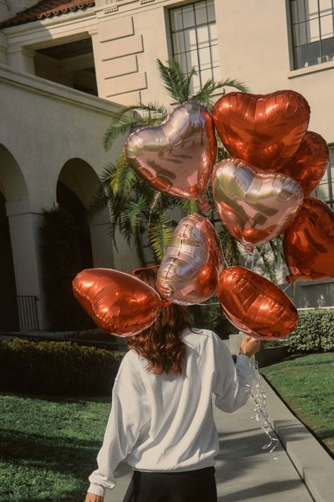 Photos With Balloons Photography, Valentines Photos Aesthetic, February Inspo Pics, Valentine Balloon Photoshoot, Love Themed Photoshoot, Love Heart Balloons, Galentines Aesthetic Vintage, Galantines Day Photoshoot, Valentines Day Astethic