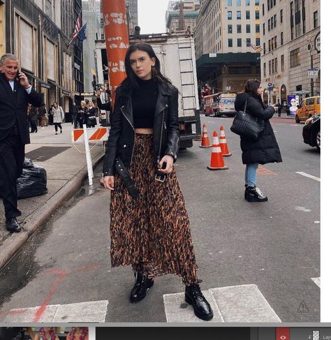 Allsaints Outfit, Classy Grunge, Neo Grunge, 1950s Fashion Women, Cheetah Skirt, New York Outfits, Tokyo Street Fashion, Long Skirt Outfits, Le Happy