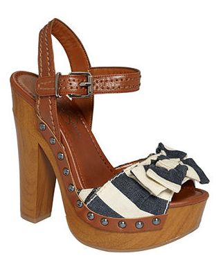 gorg! Wooden Sandals, Spring Sandals, Jessica Simpson Shoes, Shoe Obsession, Dream Shoes, Flat Boots, Sandals Summer, Jessica Simpson, Cute Shoes