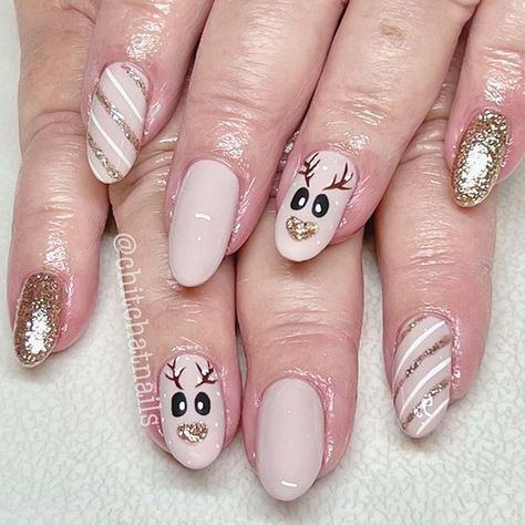 30 Christmas Nail Art Designs You Will Want to Copy Christmas Nails Rain Deer, Deer Nail Designs, Deer Nail Art, Reindeer Nails, Deer Nails, Winter Nail Art Designs, Nail Polish Art Designs, Nail Artwork, Black Nails With Glitter