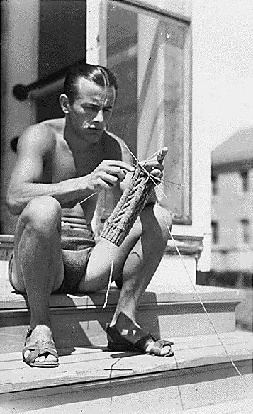 Men Knitting, Knitting Pictures, Knitting Art, Knitting Humor, Knit Art, Knitted Wit, Men's Knit, Knitting Techniques, Knit Or Crochet