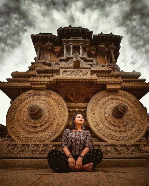 Travel Pose, Easy Photography Ideas, Temple Photography, Travel Pictures Poses, Hampi, Travel Photography Inspiration, Indian Photography, Best Top, Couple Photoshoot Poses