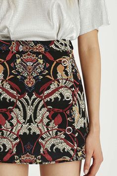 Tapestry Skirt, Edgy Boots, Nice Fashion, Jacquard Skirt, Looks Street Style, Mode Inspo, Looks Style, Skirt Outfits, New Season