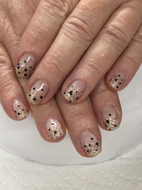 French Manicure New Years Nails, Short Round Nye Nails, New Years Gel Nails, Short New Years Nails, Gel Ombre, Ombre Gel Nails, New Years Nails, New Years Eve Nails, Glitter Manicure