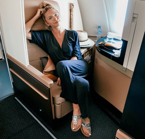 Lindsay Silberman – The Points Guy Business Class Flight Outfit, Business Class Outfit, Airline Outfit, Long Haul Flight Outfit, Travel Outfit Long Flights, Airplane Travel Outfits, Travel Outfit Plane Long Flights, Long Flight Outfit, Chic Travel Outfit