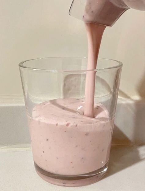 Pink Drink, Healthy Food Motivation, Think Food, Healthy Girl, Healthy Smoothie, Pink Girly Things, Pretty Food, Cute Food, Aesthetic Food