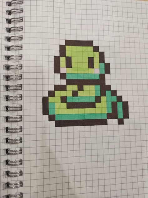 Things To Draw On Graph Paper, Snake Pixel Art, Pixel Drawing Easy, Pixel Drawing Aesthetic, Cute Pixel Drawing, Pixel Art Ideas Simple, Small Pixel Art Pattern, Cute Pixel Art Grid, Pixel Art Drawings