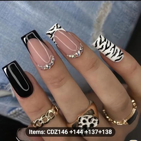 Black Nails With Chrome Tips, Hip Hop Nails Design, Early Fall Gel Nails, Black White Silver Nails, Nail Designs With Black, Black And Pink Nails Ideas, Christian Nail Art, Ms Nails, Nail Art Black And White