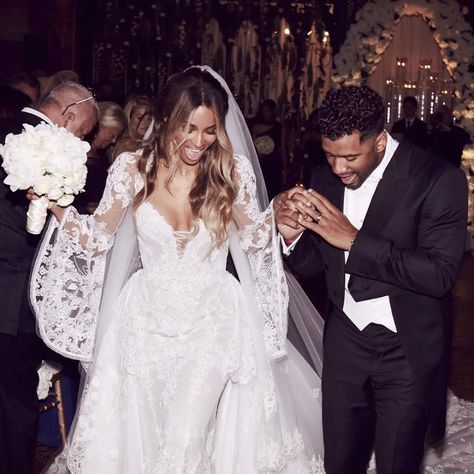 What did your favorite black celebrity wear on their wedding day? We ade this gallery of 20 black celebrity wedding dresses. This post is for you if you are still looking for inspiration for your wedding dress. Celebrity Wedding Dress| Black celebrities| Black Hollywood Wedding| Black Wedding | African Wedding |Wedding Fashion #fashion #blackwedding #weddingdress #ghanawedding #weddingfashion #ukwedding #blackbrideuk #unitedkingdom #womenfashion #nigeria #ghana #Weddingoutfit #womenfashion Ciara Wedding, Celebrity Wedding Hair, Melissa Satta, Ciara And Russell Wilson, Ciara And Russell, Celebrity Bride, Chica Cool, Celebrity Wedding Dresses, Poppy Delevingne