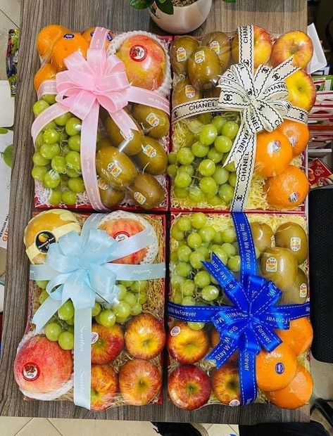 Parcel Buah Seserahan, Fruit Parcel, Hampers Buah, Fruit Basket Diy Gift, Frozen Cupcake Toppers, Birthday Cake Gift, Fruit Hampers, Wedding Platters, Food Bouquet