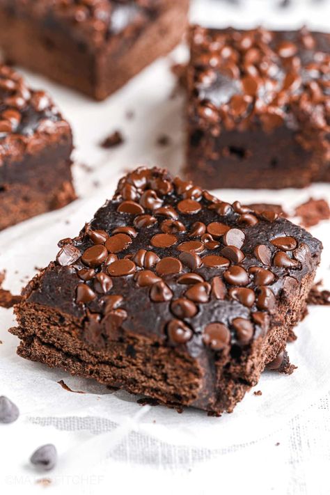 Best Fudgy Protein Brownies {96 Kcal} 100 Calorie Brownie, Protein Brownies Healthy, High Protein Brownies, Protein Brownie, Healthier Brownies, Protein Brownies Recipe, Low Carb Brownies, Protein Baking, Protein Brownies