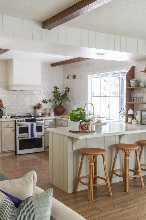 5 Steps to a Nancy Meyers - Inspired Kitchen - zevy joy Something's Gotta Give Kitchen, Vintage Kitchen Inspiration, Odd Shaped Kitchen Layout, Nancy Meyers Kitchen Aesthetic, Narrow Kitchen Ideas With Island, Nancy Meyers Aesthetic Small House, Nancy Meyers Interiors, Kitchen With Character, Nancy Meyers Kitchen