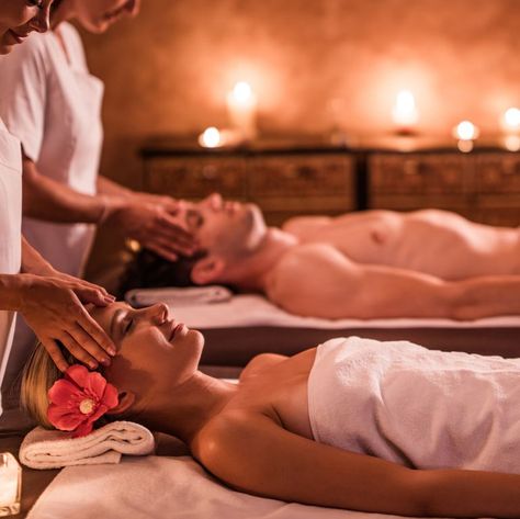 Massaging young couple at the spa! Queensland Australia Travel, Valentine's Activities, Couples Spa, Massage Relaxant, Pillow Party, Valentine Activities, Hanging With Friends, Romantic Night, Valentine Fun