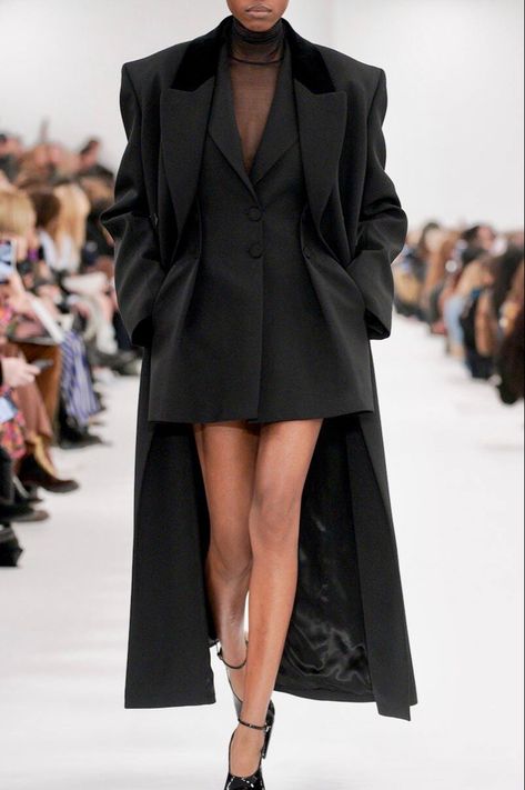 Givenchy Haute Couture 2020, Givenchy Aesthetic Clothes, Givenchy Women Outfit, Givenchy Editorial, Givenchy Outfits Women, Givenchy Clothes, Givenchy Aesthetic, Reflection Fashion, Givenchy Outfit