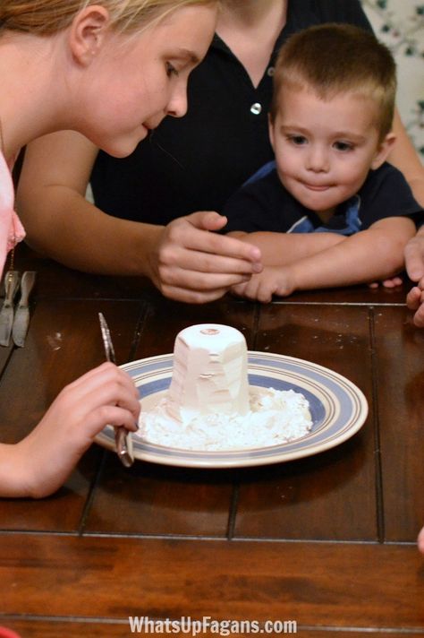 Flour Game, Camp Party, Family Challenge, Reunion Games, Fun Christmas Games, Family Reunion Games, Christmas Games For Family, Family Party Games, Fun Memories