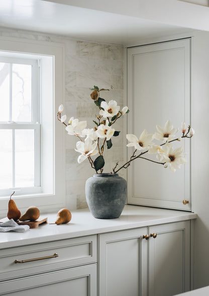 Artificial Magnolia, Mauve Taupe, Statement Vase, Dried Flowers Diy, Magnolia Branch, Concrete Vases, Open Flower, Magnolia Blossom, Vase Arrangements