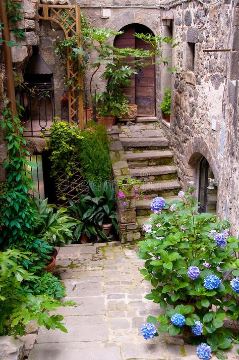 Bolsena Italy, Living In Italy, Old Street, Earthship, Old Stone, On The Ground, Pretty Places, Beautiful World, Secret Garden