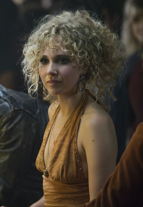 2016 Hair Trends, Juno Temple, Curly Bangs, Curly Hair With Bangs, Permed Hairstyles, Trending Hairstyles, Short Curly Hair, Long Curly Hair, Curly Girl