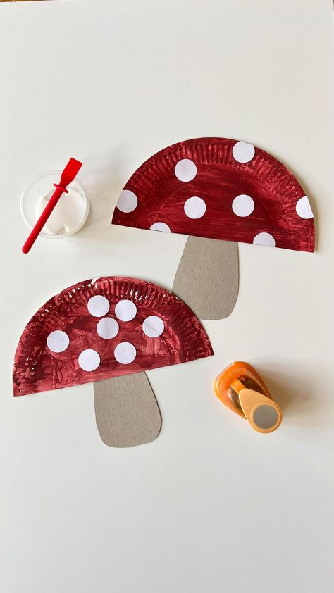 Art Activities For First Grade, Paper Plate Mushroom Craft, Mushroom Art And Craft For Preschool, Paper Plate Autumn Craft, Easy Crafts With Paper Plates, Fall Nature Crafts Preschool, Montessori Art And Craft Ideas, Art And Craft Ideas For Kindergarten, Crafts For 2 Year Kids At Daycare