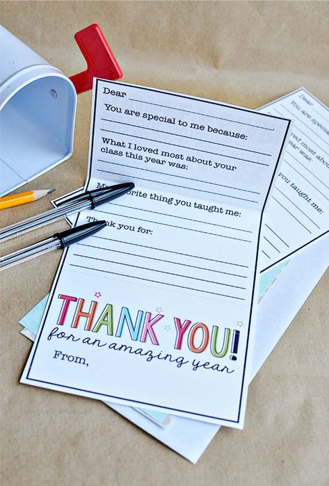 Cute Printable Teacher Gift Card Ideas for teacher appreciation week from www.thirtyhandmadedays.com Free Teacher Appreciation Printables, Teacher Appreciation Gifts Printables, Teacher Appreciation Gift Card, Teacher Treats, Teacher Appreciation Printables, Teacher Gift Card, Gift Card Template, Appreciation Printable, Teacher Appreciation Cards