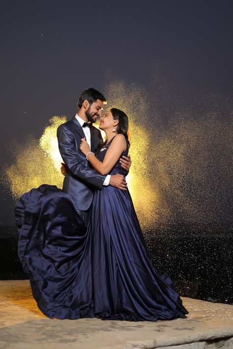 Wedding Bride Photoshoot, Pre Wedding Photoshoot Props, Indian Wedding Poses, Pre Wedding Photoshoot Outfit, Indian Wedding Photography Couples, Wedding Photoshoot Props, Pre Wedding Photoshoot Outdoor, Indian Wedding Couple Photography, Outdoor Couple