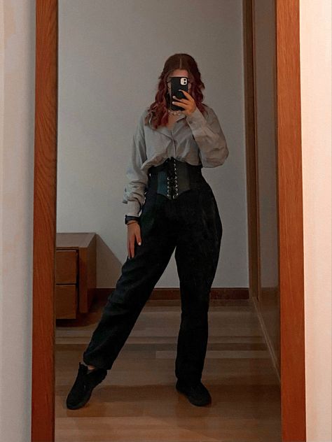 A corset + oversized shirt + black jeans = perfect combo! It might look like you’re a pirate, but also like a badass 😌 . . #oversizedshirt #outfit #outfitoftheday #outfitinspo #outfitinspiration #lookoftheday #corset #blackjeans #altstyle #pirate Corset Belt With Jeans, Corset Modern Outfit, Corset Outfit With Pants, Masc Corset Outfit, How To Style A Corset Belt, Corset Outfit Jeans, Belt Corset Outfit, Winter Corset Outfit, Corset With Pants