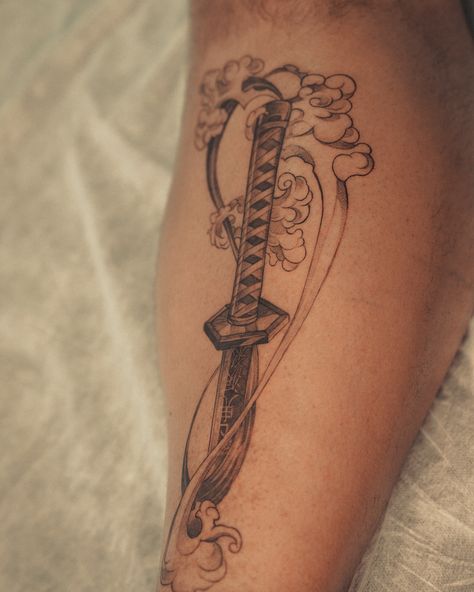 Giyu Tomioka’s sword <3 @emalla.official Done at @roq.mauro • Anime:- [ DEMON SLAYER ] • Follow Me for More Cool Anime pieces. • Also Please Like, Share and Comment - #animetattoo #tattooanime #tattooideas #tattoostyle #anime #animephotos #explorepage #viralpost #giyuu #giyuutomioka #tomika #fortmyers #demonslayer #loveanime #animeforlife #animefanart #emallacartridges Demon Slayer Tattoo Ideas Minimalist, Giyuu Tattoo, Giyu Tattoo, Giyuu Tomioka Tattoo, Slayer Tattoo, Anime Tattoos, Tattoo Style, Anime Demon, Anime Fanart