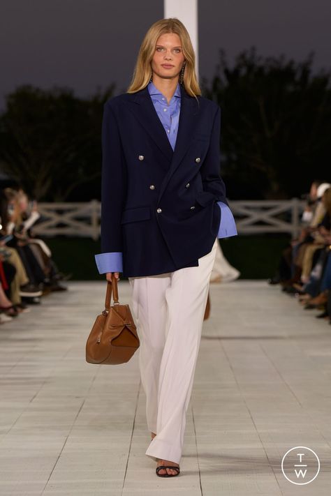 Ralph Lauren Fashion Show, Ralph Lauren Looks, Blue Slip Dress, Jeans Models, Ralph Lauren Style, Ralph Lauren Collection, Spring Looks, Mode Inspiration, New York Fashion Week