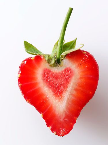 12 Photos of "Hidden Hearts" - Can You Spot Them All?PhotoShelter Blog Heart Shaped Food, Heart In Nature, Strawberry Hearts, Matka Natura, Strawberry Fields Forever, I Love Heart, Heart Images, Strawberry Fields, Goddess Of Love