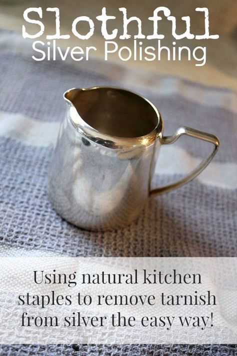 How to clean silver naturally, even if it's really tarnished! The tarnish just melts away with this trick! Daily Cleaning Routine, Clean Baking Pans, Cleaning Painted Walls, How To Clean Silver, Natural Kitchen, Routine Tips, Glass Cooktop, Tarnish Remover, Deep Cleaning Tips