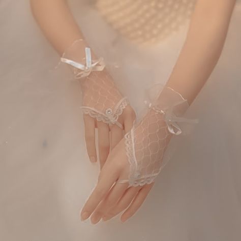 Princess Accessories Aesthetic, Fancy Gloves Aesthetic, Lace Gloves Aesthetic, Pretty Gloves, Gloves Bride, Gloves Aesthetic, Bride Gloves, The Last Hours, Gloves Lace