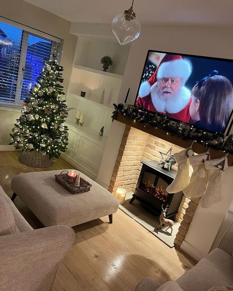 Cosy New Build Living Room, Cosy Christmas Living Room, Bookcase Christmas Decor, Apartment Decorating Christmas, Christmas House Interior, Log Burner Living Room, Luxury Christmas Decor, First Christmas In New Home, Christmas Lounge