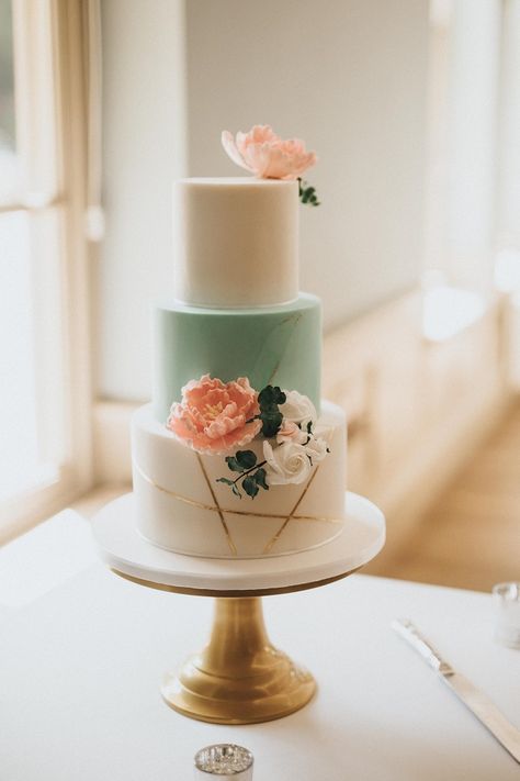 Mint Green And Pink Wedding Cake, Wedding Cake Mint Green, Green And Pink Wedding Cake, Pink And Green Wedding Cake, Mint Pink Wedding, Contemporary Wedding Cake, Seafoam Wedding, Mint Wedding Cake, Wedding Cake Gold