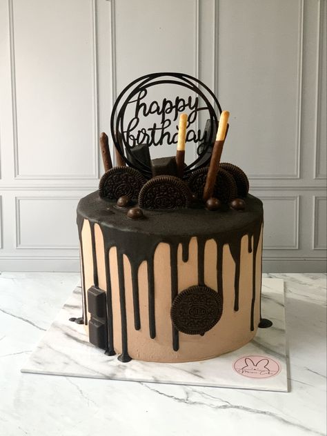 Cake Ultah Coklat, Kue Tart Aesthetic, Cake Karakter, Simple Aesthetic, Cake Decor, Aesthetic Food, Birthday Cakes, Tart, Cake Decorating